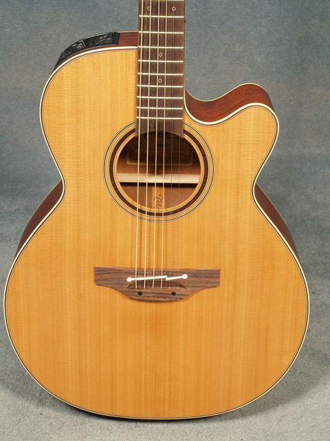 Фото Электро-акустическая гитара TAKAMINE PRO SERIES 3 P3NC NEX CUTAWAY NATURAL W/CASE
