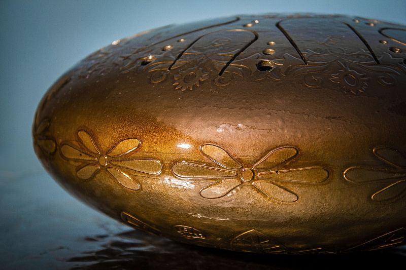 Фото KSY.30.C.e6 Глюкофон 30см, гравировка «Ноты», полукруглые лепестки, Ля-минор, Kosmosky