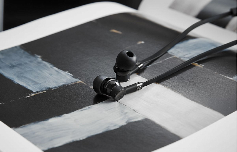 Фото MASTER&DYNAMIC ME05BL