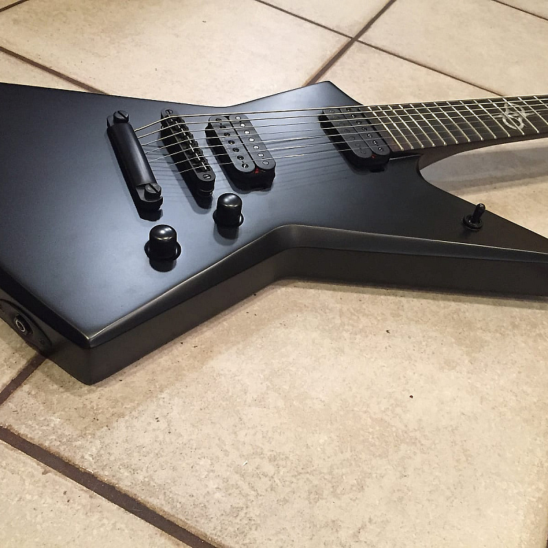 Фото Электрогитара Solar Guitars E2.7C