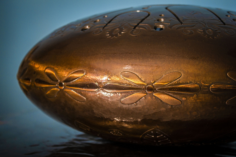 Фото KSY.35.C.e1 Глюкофон 35см, гравировка «Ноты», полукруглые лепестки, Ля-минор, Kosmosky